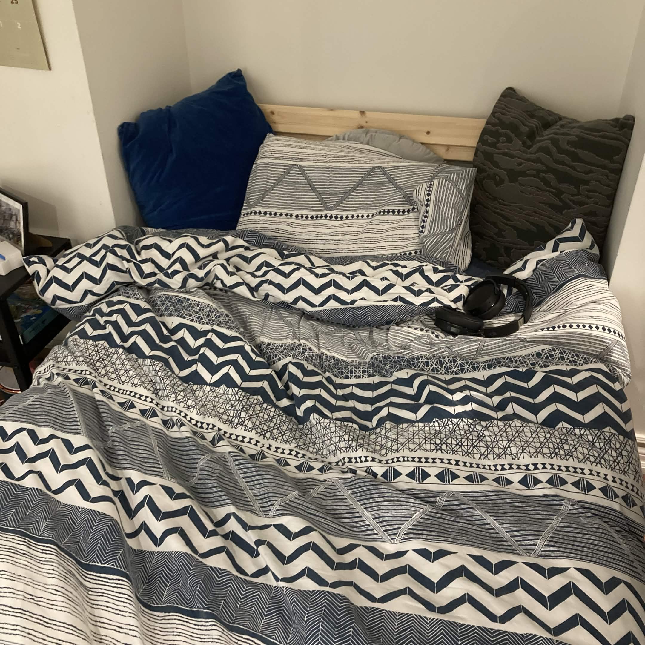 sound of ruffling duvet<br><audio controls src='/audio/23.m4a'></audio>