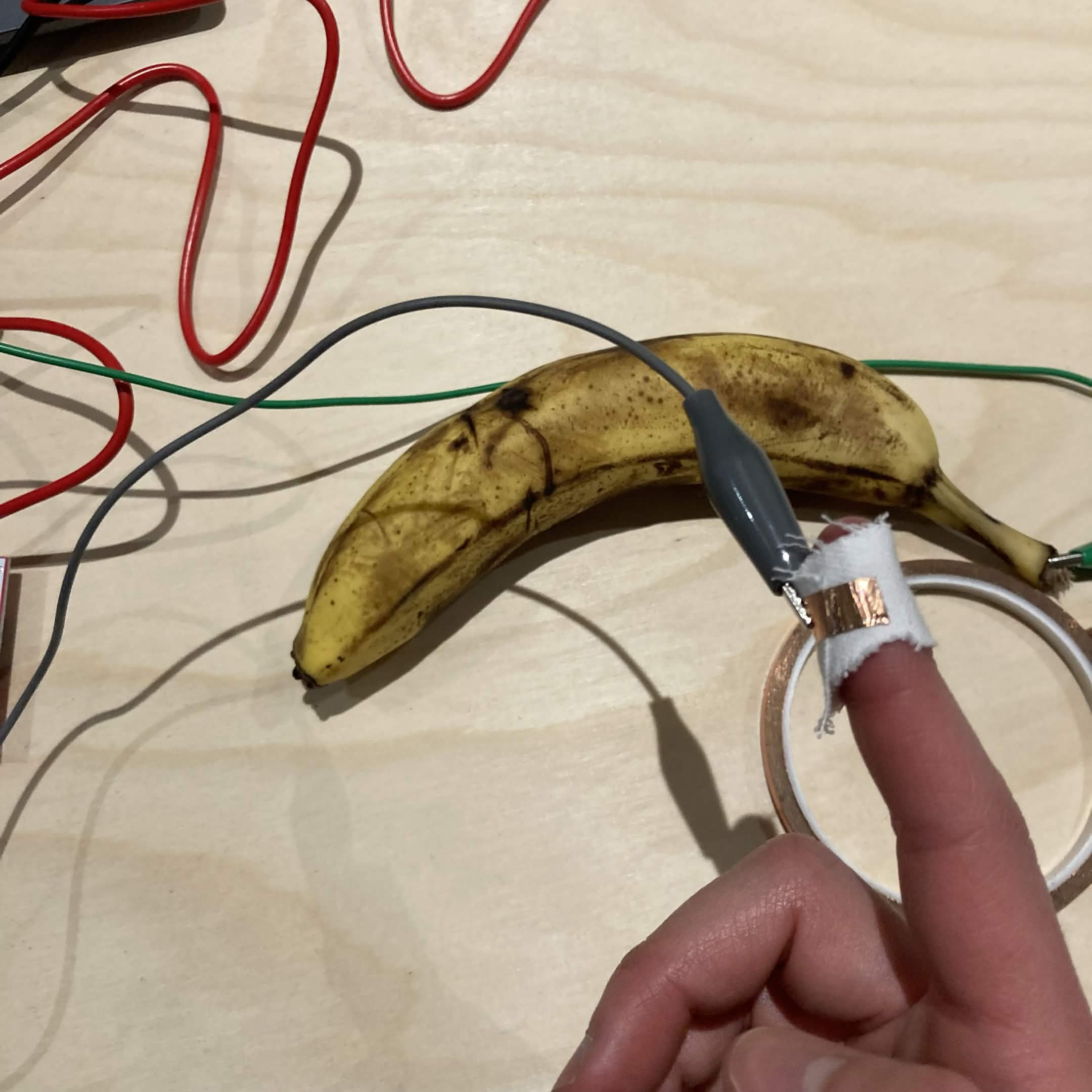 I tried combining the finger circuit, but there was interference because the Makey Makey would trigger when it wasn't supposed to